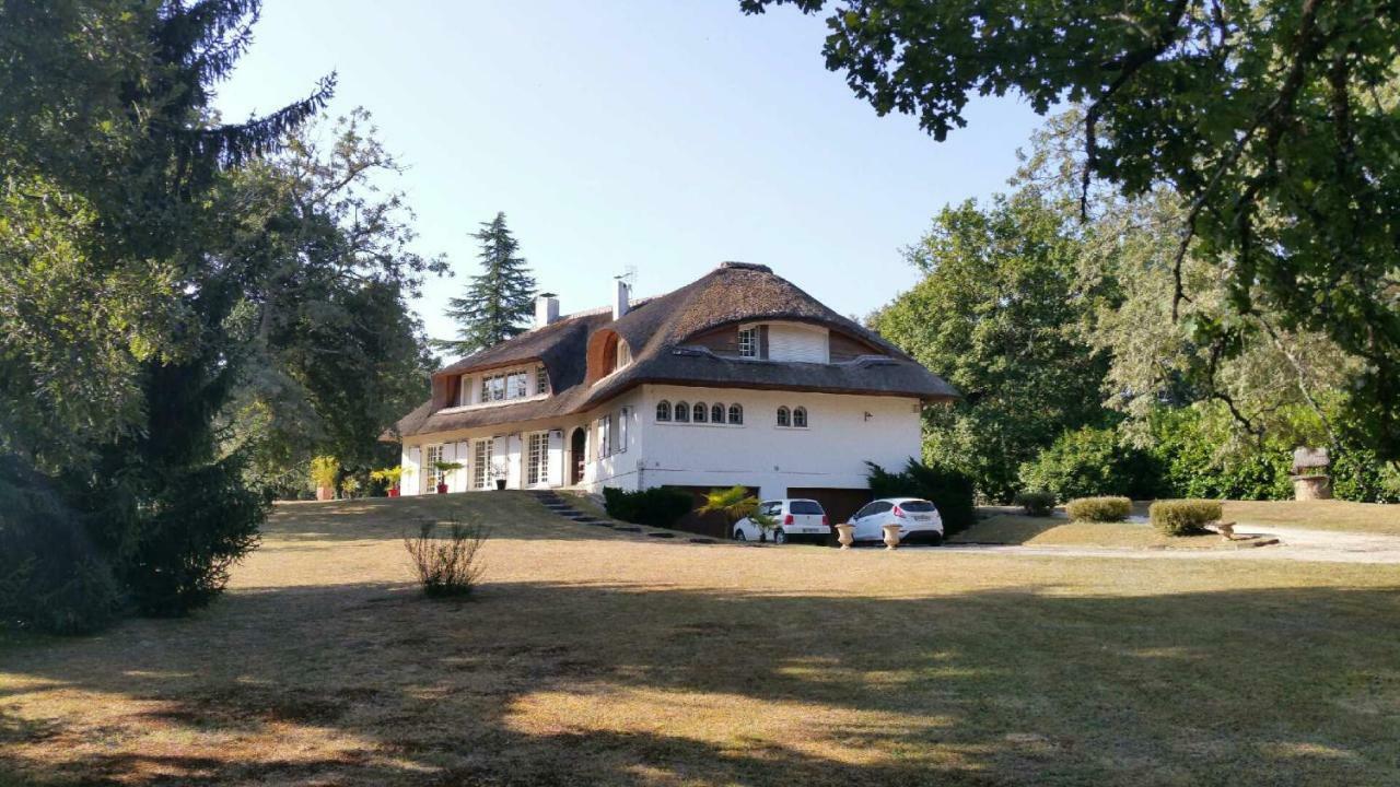 La Belle Chaumiere Bed & Breakfast Bretagne-de-Marsan Exterior foto